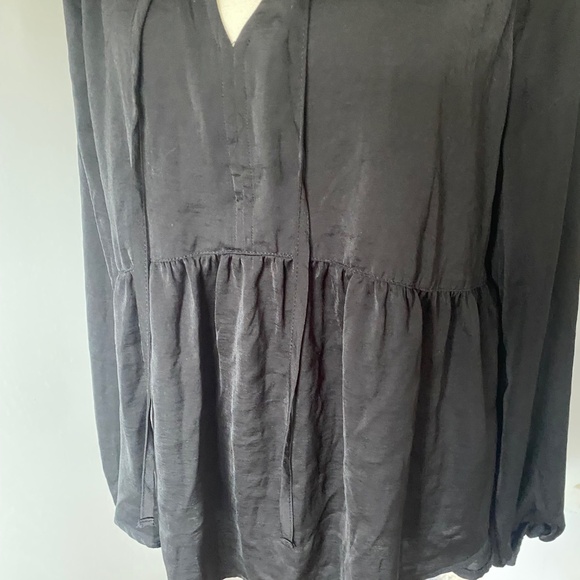 Silk like beautiful peasant blouse - Picture 2 of 4